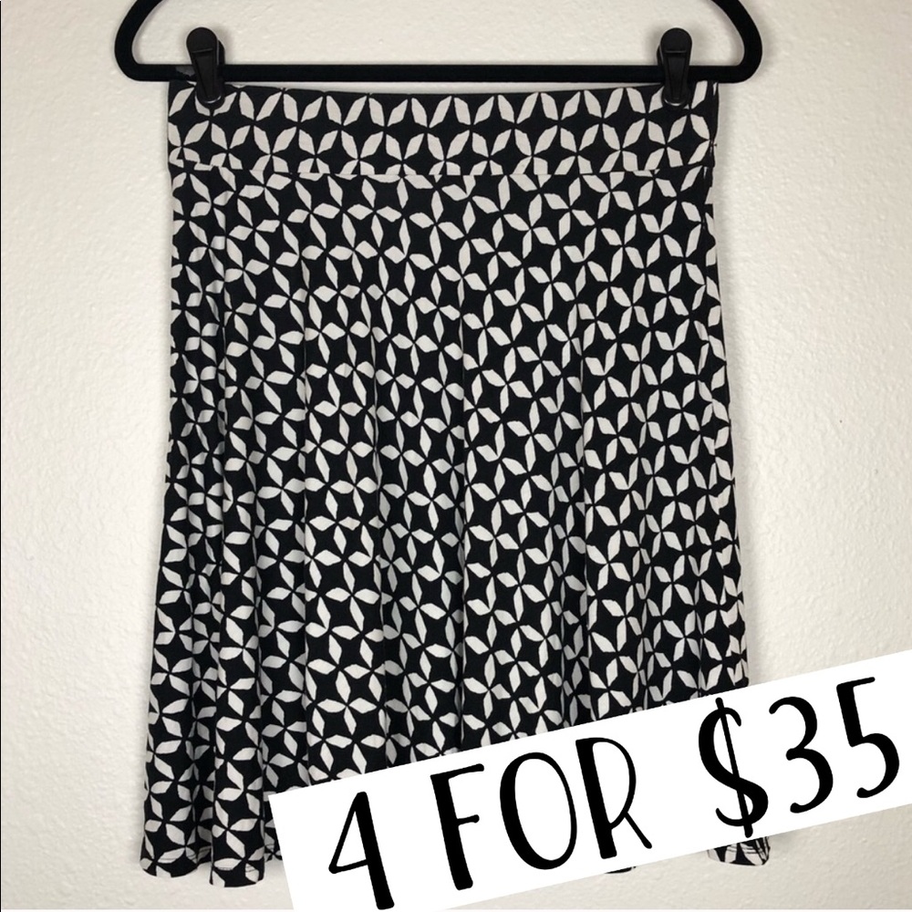 LOFT black white geometric knit skirt small